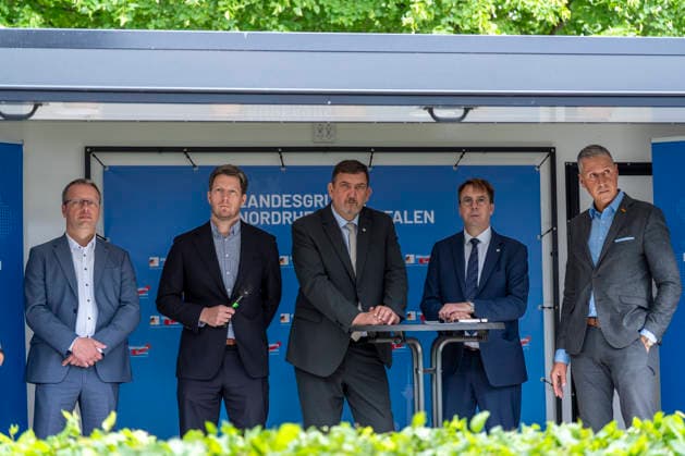 (von links nach rechts) Denis Pauli (Bundestagsabgeordneter AfD), Dr. Martin Vincentz (Fraktionsvorsitzender AfD NRW), Knuth Meyer-Soltau (Bundestagsabgeordneter AfD), Ulrich von Zons (Bundestagsabgeordneter AfD) und Christian Zaum (Bundestagsabgeordneter AfD) Bürgerdialog der AfD in Olpe - 02.06.2026, Olpe, AfD Kreis Olpe *** From left to right Denis Pauli Member of the Bundestag AfD , Dr Martin Vincentz Parliamentary Group Chairman AfD NRW , Knuth Meyer Soltau Member of the Bundestag AfD , Ulrich von Zons Member of the Bundestag AfD and Christian Zaum Member of the Bundestag AfD Citizens Dialogue of the AfD in Olpe 02 06 2026, Olpe, AfD Kreis Olpe Copyright: HMBxMedia xMarcoxBader