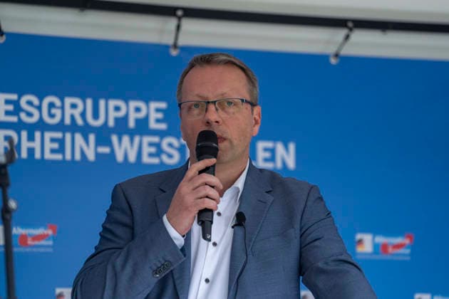 Denis Pauli, Bundestagsabgeordneter, AfD-Bundestagsfraktion beim Bürgerdialog der AfD in Olpe - 02.06.2026, Olpe, AfD Kreis Olpe *** Denis Pauli, Member of the Bundestag, AfD parliamentary group at the AfD Citizens Dialogue in Olpe 02 06 2026, Olpe, AfD Kreis Olpe Copyright: HMBxMedia xMarcoxBader