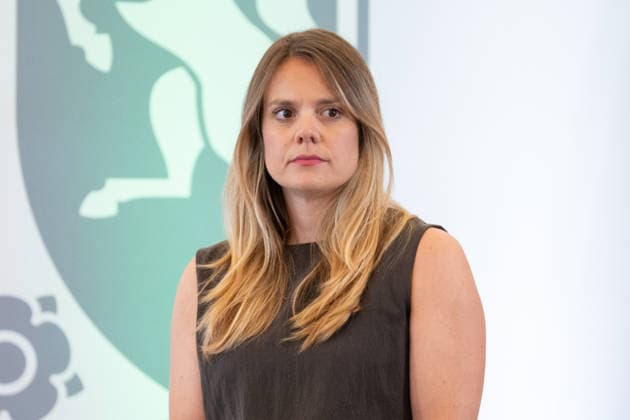 Ricarda HOFMANN, Moderatorin, Ministerpraesident Hendrik WUEST zeichnet Buergerinnen und Buerger aus Nordrhein-Westfalen fuer ihr aussergewoehnliches Engagement fuer die Gesellschaft mit dem Verdienstorden des Landes aus, Verleihung des Verdienstordens des Landes Nordrhein-Westfalen in Duesseldorf am 02.06.2026 *** Ricarda HOFMANN, presenter, State Premier Hendrik WUEST honors citizens of North Rhine-Westphalia for their extraordinary commitment to society with the Order of Merit of the State of North Rhine-Westphalia, Award of the Order of Merit of the State of North Rhine-Westphalia in Duesseldorf on 02 06 2026