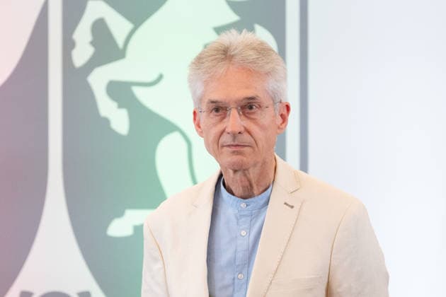 Reinhard SCHMIDT, Portraet, Portrait, Porträt, Einzelbild, angeschnittenes Einzelmotiv, Ministerpraesident Hendrik WUEST zeichnet Buergerinnen und Buerger aus Nordrhein-Westfalen fuer ihr aussergewoehnliches Engagement fuer die Gesellschaft mit dem Verdienstorden des Landes aus, Verleihung des Verdienstordens des Landes Nordrhein-Westfalen in Duesseldorf am 02.06.2026 *** Reinhard SCHMIDT, portrait, portrait, single picture, cropped single motif, State Premier Hendrik WUEST honors citizens of North Rhine-Westphalia for their extraordinary commitment to society with the Order of Merit of the State of North Rhine-Westphalia, Award of the Order of Merit of the State of North Rhine-Westphalia in Duesseldorf on 02 06 2026
