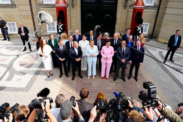 Denmark Government Mette Frederiksen, in center, after presenting a new government til the king at Amalienborg Castle in Copenhagen, Wednesday, June 3, 2026. Denmark s new four-leaf clover government consisting of the Social Democrats, The Socialist People s Party, The Social Liberal Party and the Moderates will be introduced to the king Wednesday. (Photo: Ida Marie Odgaard Scanpix 2026) , Copenhagen Denmark *** Denmark Government Mette Frederiksen, in center, after presenting a new government til the king at Amalienborg Castle in Copenhagen, Wednesday, June 3, 2026 Denmark s new four leaf clover government consisting of the Social Democrats, The Socialist People s Party, The Social Liberal Party and the Moderates will be introduced to th  Copyright: MadsxClausxRasmussenx spdk20260603-104803-L