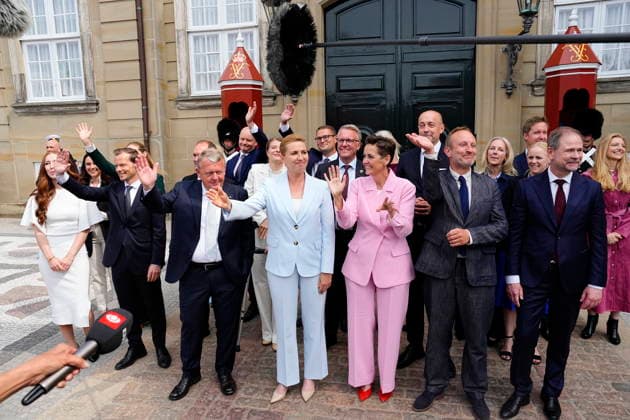 Denmark Government Lars Loekke Rasmussen, Mette Frederiksen, Pia Olsen Dyhr and Martin Lidegaard, in center, after presenting a new government to the king at Amalienborg Castle in Copenhagen, Wednesday, June 3, 2026. Denmark s new four-leaf clover government consisting of the Social Democrats, The Socialist People s Party, The Social Liberal Party and the Moderates will be introduced to the king Wednesday. (Photo: Ida Marie Odgaard Scanpix 2026) , Copenhagen Denmark *** Denmark Government Lars Loekke Rasmussen, Mette Frederiksen, Pia Olsen Dyhr and Martin Lidegaard, in center, after presenting a new government to the king at Amalienborg Castle in Copenhagen, Wednesday, June 3, 2026 Denmark s new four leaf clover government consisting of t  Copyright: SebastianxEliasxUthx spdk20260603-105548-L