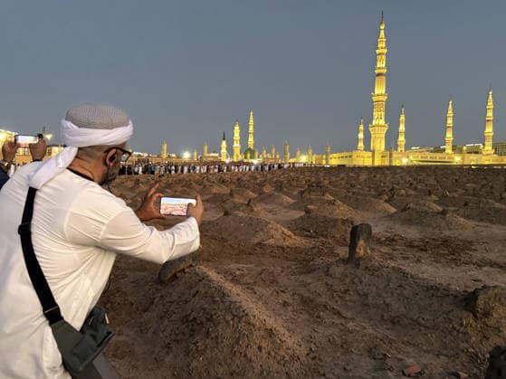 Muslim pilgrims continue to visit the holy sites in Medina MEDINA, SAUDI ARABIA - JUNE 2: A view of the historic Jannat al-Baqi (Al-Baqi Cemetery), located adjacent to the eastern wall of Al-Masjid an-Nabawi, during Hajj season visit in Medina, Saudi Arabia on June 2, 2026. Following their arrival in Medina, the second major destination of the sacred pilgrimage, millions of international Hajj worshipers strictly utilize the designated hours immediately following the morning (Fajr) and late afternoon (Asr) prayers to access the highly revered burial grounds. Ali Atmaca Anadolu Medina Saudi Arabia. Editorial use only. Please get in touch for any other usage.  Copyright: x2026xAnadoluxAlixAtmacax
