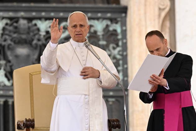 June 3, 2026, Vatican City, VATICAN CITY: Pope Leo XIV blesses faithful during his weekly general audience in St. Peter Square, Vatican City, 3 June 2026..ANSA MAURIZIO BRAMBATTI Vatican City VATICAN CITY  - ZUMAa110 20260603_zaf_a110_004 Copyright: xMaurizioxBrambattix