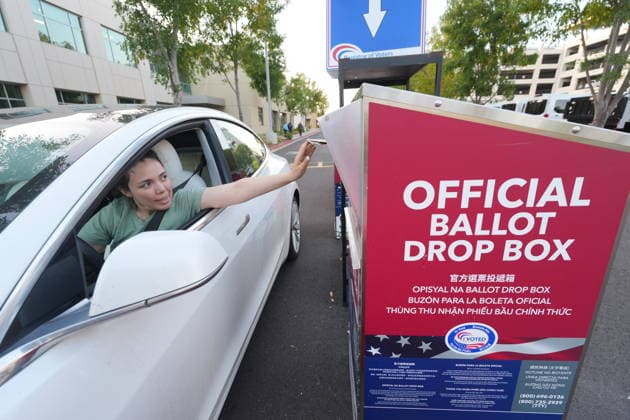 June 2, 2026, San Dieho, California, United States: A person votes via the drive-thru drop box at the San Diego County Registrar of Voters office during California™s primary election. Voters across California cast ballots in races ranging from local offices to statewide contests, including the closely watched gubernatorial primary that will help determine who advances in the race to succeed California Governor. As ballots continue to arrive and be verified throughout Election Day, election officials work to tabulate results while ensuring the accuracy and security of the voting process ahead of the November general election. San Dieho United States - ZUMAs197 20260602_aaa_s197_248 Copyright: xMichaelxHoxWaixLeex