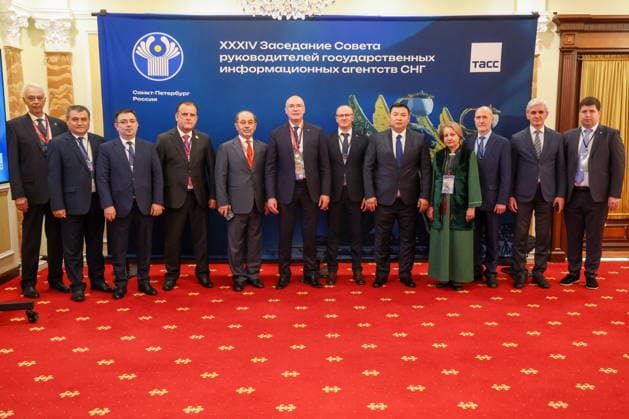 RUSSIA, ST PETERSBURG - JUNE 3, 2026: Attendees pose for a group photograph during a meeting of the CIS Information Council on the sidelines of the 2026 St Petersburg International Economic Forum at the ExpoForum Convention and Exhibition Centre St Petersburg Russia  - ZUMAt113 20260603_zaa_t113_174 Copyright: xAlexanderxDemianchukx