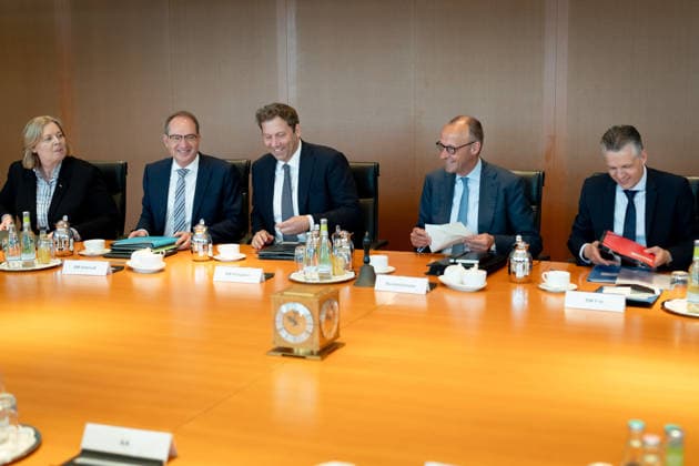 Kabinettsitzung, Bundesregierung, Auftakt Auftakt, Kabinettsitzung, Bundesregierung, Bundeskanzler, Friedrich Merz, Kanzleramtsminister, Thorsten Frei, Lars Klingbeil, Bundesfinanzminister, Vizekanzler, Alexander Dobrindt, Bundesinnenminister, Bärbel Bas, Bundesministerin, Arbeit, Soziales Berlin Berlin GER *** Cabinet meeting, Federal Government, Kick-off Kick-off, Cabinet meeting, Federal Government, Federal Chancellor, Friedrich Merz, Minister of the Chancellery, Thorsten Frei, Lars Klingbeil, Federal Minister of Finance, Vice-Chancellor, Alexander Dobrindt, Federal Minister of the Interior, Bärbel Bas, Federal Minister, Labor, Social Affairs Berlin Berlin GER