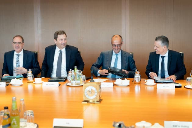 Kabinettsitzung, Bundesregierung, Auftakt Auftakt, Kabinettsitzung, Bundesregierung, Bundeskanzler, Friedrich Merz, Kanzleramtsminister, Thorsten Frei, Lars Klingbeil, Bundesfinanzminister, Vizekanzler, Alexander Dobrindt, Bundesinnenminister Berlin Berlin GER *** Cabinet meeting, Federal Government, Kick-off Kick-off, Cabinet meeting, Federal Government, Federal Chancellor, Friedrich Merz, Minister of the Chancellery, Thorsten Frei, Lars Klingbeil, Federal Minister of Finance, Vice-Chancellor, Alexander Dobrindt, Federal Minister of the Interior Berlin Berlin GER