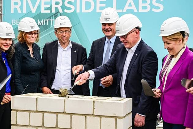 Biotech: Grundsteinlegung Riverside Lab mit Giffey, Wegner CharitÃ Vorstand ** NUR FÜR REDAKTIONELLE ZWECKE ** EDITORIAL USE ONLY **<p>Biotech: Grundsteinlegung Riverside Lab mit Giffey, Wegner CharitÃ Vorstand, fotografiert am 03.06.2026 in Berlin. Berlin Berlin Berlin Copyright: MaurizioxGambarini *** Biotech groundbreaking ceremony Riverside Lab with Giffey, Wegner Charité board FOR EDITORIAL PURPOSES ONLY p Biotech groundbreaking ceremony Riverside Lab with Giffey, Wegner Charité board, photographed on 03 06 2026 in Berlin Berlin Berlin Berlin Copyright MaurizioxGambarini Copyright: MaurizioxGambarini doc864jyis6sd01awuuynbt ,EDITORIAL USE ONLY