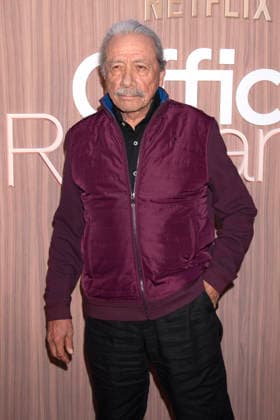 Edward James Olmos bei der Premiere des Netflix-Films Office Romance im Regal Union Square. New York, 02.06.2026 *** Edward James Olmos at the premiere of the Netflix film Office Romance at Regal Union Square New York, 02 06 2026 Foto:xB.xHinex xFuturexImagex romance_6640