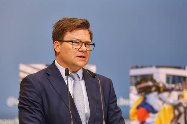 Berlin, Deutschland, 03.06.2026: Umweltministerium: Pressestatement: Aktionsprogramm Nationale Kreislaufwirtschaftsstrategie: Bundesminister für Umwelt, Klimaschutz, Naturschutz und nukleare Sicherheit Carsten Schneider (SPD) *** Berlin, Germany, 03 06 2026 Ministry of the Environment Press statement Action program National Circular Economy Strategy Federal Minister for the Environment, Climate Protection, Nature Conservation and Nuclear Safety Carsten Schneider SPD Copyright: xdtsxNachrichtenagenturx dts_121852
