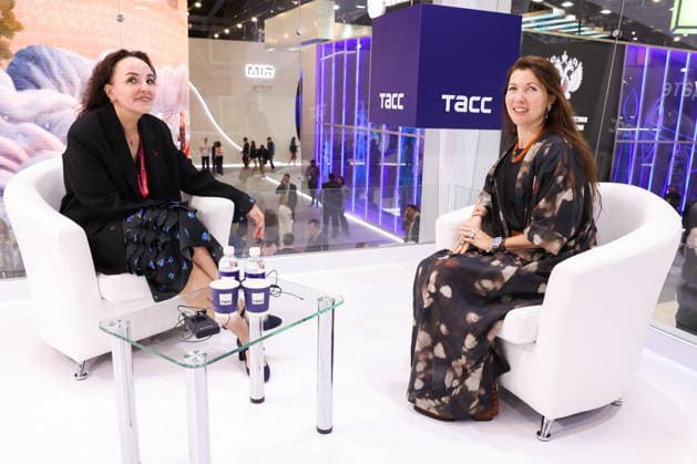 RUSSIA, ST PETERSBURG - JUNE 3, 2026: VTB Board Member Olga Basha (R) at the 2026 St Petersburg International Economic Forum at the ExpoForum Convention and Exhibition Centre St Petersburg Russia  - ZUMAt113 20260603_zaa_t113_314 Copyright: xValeryxSharifulinx