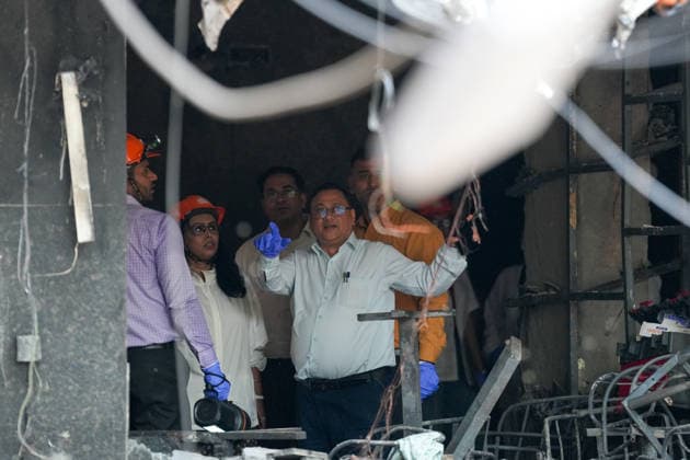 Deadly hotel fire claims 21 lives in New Delhi NEW DELHI, INDIA – JUNE 03: Members of a forensic investigation team examine the scene after a devastating fire swept through a hotel in New Delhi, India, on June 3, 2026. The blaze claimed the lives of at least 21 people, according to police, making it one of the most fatal fire incidents reported in the Indian capital in recent years. Amarjeet Kumar Singh Anadolu New Delhi India. Editorial use only. Please get in touch for any other usage.  Copyright: x2026xAnadoluxAmarjeetxKumarxSinghx