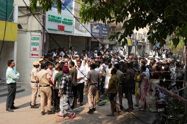 Deadly hotel fire claims 21 lives in New Delhi NEW DELHI, INDIA – JUNE 03: Local residents gather outside a building after a fire swept through a hotel in New Delhi, India, on June 3, 2026. According to police, the blaze claimed at least 21 lives, making it one of the deadliest fire incidents reported in the Indian capital in recent years. Amarjeet Kumar Singh Anadolu New Delhi India. Editorial use only. Please get in touch for any other usage.  Copyright: x2026xAnadoluxAmarjeetxKumarxSinghx