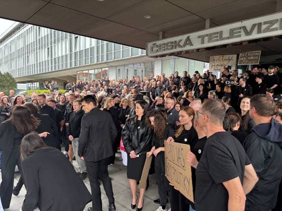 Hundreds of employees of Czech Television arrive at work dressed in black and gathered in front of the main building in Kavci Hory in protest against steps government coalition is taking in connection with planned changes to funding of public service media, Prague, Kavci Hory, June 3rd, 2026. (CTKxPhoto JanxSadilek) CTKPhotoP2026060305108  CTKPhotoP2026060305108