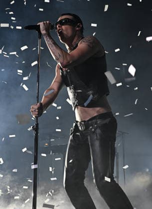 HOLLYWOOD FL - JUNE 02: Yungblud performs during The Idols World Tour at Hard Rock Live at the Seminole Hard Rock Hotel & Casino on June 2, 2026 in Hollywood, Florida. Copyright: xmpi04 MediaPunchx
