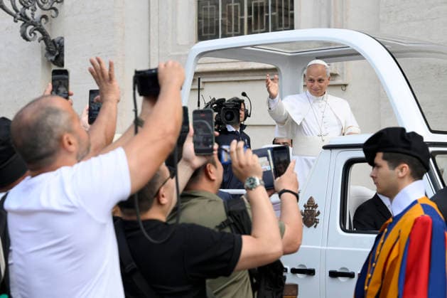 ITALY - POPE LEO XIV DURING HIOS WEEKLY GENERAL AUDIENCE IN ST PETER S SQUARE AT THE VATICAN - 2026 6 3 Italy, Rome, Vatican, 2026 6 3 Pope Leo XIV during his weekly general audience in St. Peter Square at the Vatican - VATICAN MEDIA Catholic Press Photo EDITORIAL USE ONLY - NO BOOKS Copyright: xVATICANxMEDIAx CPPx
