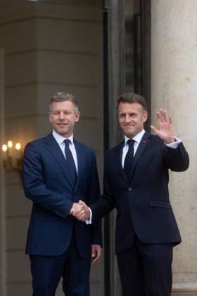 Emmanuel Macron President of the French Republic, welcomes Péter Magyar, Prime Minister of Hungary, to the Elysée Palace in Paris, June 3, 2026 Their discussions focused on key European issues, including support for Ukraine and continued sanctions against Russia, European security and defense, strengthening European competitiveness, and preparations for the next multiannual financial framework Tiphaine Lebely Bestimage Emmanuel Macron President of the French Republic welcomes Péter Magyar, Prime Minister of Hungary, to the Elysée Palace in Paris on June 3, 2026 Their discussions focus on key European issues, including support for Ukraine and the continuation of sanctions against Russia, European security and defense, strengthening European  Copyright: xTiphainexLebelyx xBestimagexTiphainexLebelyx xBestimagex