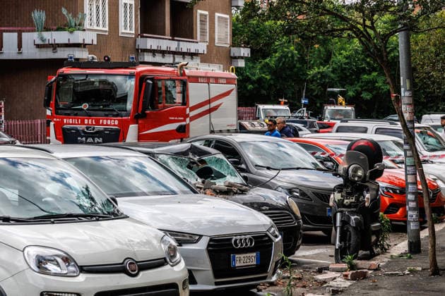 June 3, 2026, Rome, Italia, Italy: Storm damage following a waterspout in Rome s Prati Fiscali neighborhood, June 3, 2026 *** Local Caption *** Danni provocati dal maltempo dopo una tromba nel quartiere Prati Fiscali Roma, 03 06 2026 Rome Italy  - ZUMAa289 20260603_zia_a289_052 Copyright: xFrancescoxFotiax xAgfx
