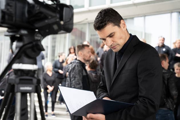 Hundreds of employees of Czech Television arrive at work dressed in black and gathered in front of the main building in Kavci Hory in protest against steps government coalition is taking in connection with planned changes to funding of public service media, Prague, Kavci Hory, June 3rd, 2026. (CTKxPhoto RichardxMundl) CTKPhotoF202606030015701  CTKPhotoF202606030015701