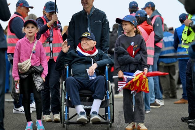 Brigitte Macron And Charles Kushner Welcome American Veterans At D-Day Anniversary - Deauville Brigitte Macron and United States Ambassador to France Charles Kushner attend the 82nd anniversary of the D-Day landings at Deauville Airport to welcome American veterans in Deauville, France on June 3, 2026. Photo by Franck Castel ABACAPRESS.COM Deauville France  Copyright: xCastelxFranck ABACAx