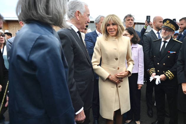 Brigitte Macron And Charles Kushner Welcome American Veterans At D-Day Anniversary - Deauville Brigitte Macron and United States Ambassador to France Charles Kushner attend the 82nd anniversary of the D-Day landings at Deauville Airport to welcome American veterans in Deauville, France on June 3, 2026. Photo by Franck Castel ABACAPRESS.COM Deauville France  Copyright: xCastelxFranck ABACAx