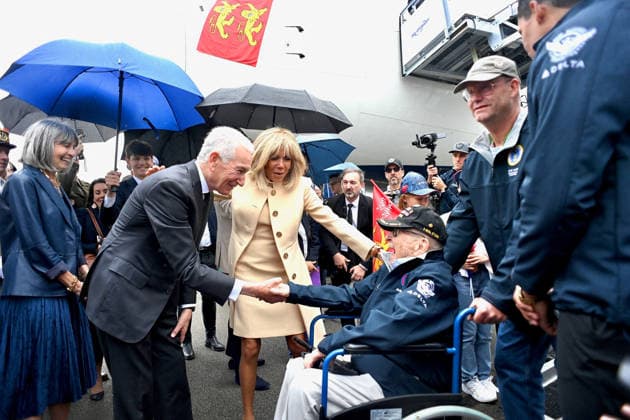 Brigitte Macron And Charles Kushner Welcome American Veterans At D-Day Anniversary - Deauville Brigitte Macron and United States Ambassador to France Charles Kushner attend the 82nd anniversary of the D-Day landings at Deauville Airport to welcome American veterans in Deauville, France on June 3, 2026. Photo by Franck Castel ABACAPRESS.COM Deauville France  Copyright: xCastelxFranck ABACAx