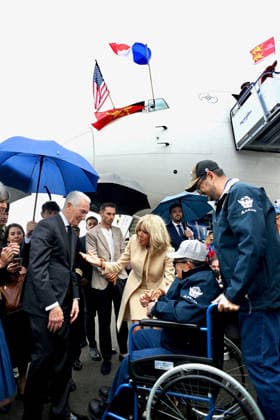 Brigitte Macron And Charles Kushner Welcome American Veterans At D-Day Anniversary - Deauville Brigitte Macron and United States Ambassador to France Charles Kushner attend the 82nd anniversary of the D-Day landings at Deauville Airport to welcome American veterans in Deauville, France on June 3, 2026. Photo by Franck Castel ABACAPRESS.COM Deauville France  Copyright: xCastelxFranck ABACAx
