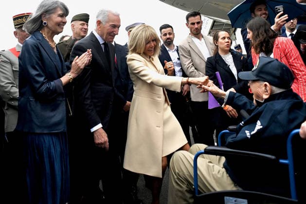 Brigitte Macron And Charles Kushner Welcome American Veterans At D-Day Anniversary - Deauville Brigitte Macron and United States Ambassador to France Charles Kushner attend the 82nd anniversary of the D-Day landings at Deauville Airport to welcome American veterans in Deauville, France on June 3, 2026. Photo by Franck Castel ABACAPRESS.COM Deauville France  Copyright: xCastelxFranck ABACAx