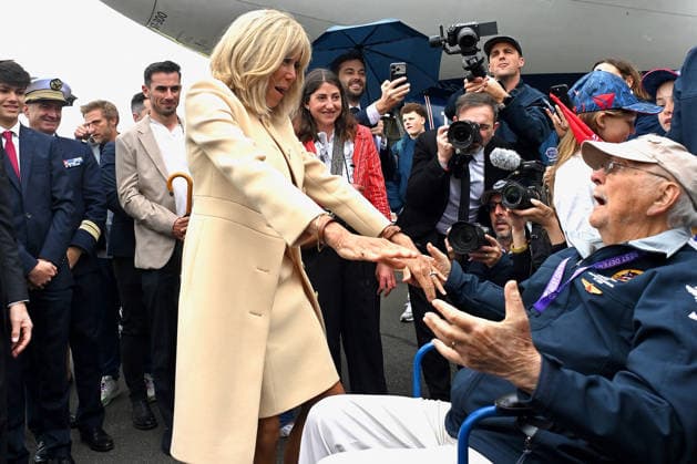 Brigitte Macron And Charles Kushner Welcome American Veterans At D-Day Anniversary - Deauville Brigitte Macron and United States Ambassador to France Charles Kushner attend the 82nd anniversary of the D-Day landings at Deauville Airport to welcome American veterans in Deauville, France on June 3, 2026. Photo by Franck Castel ABACAPRESS.COM Deauville France  Copyright: xCastelxFranck ABACAx