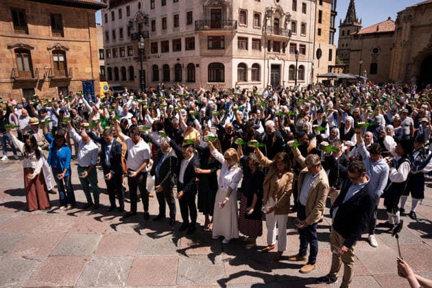 Celebration of World Cider Day in Oviedo Celebration of World Cider Day, on June 3, 2026, in Oviedo, Asturias, Spain This festive event, held in the Cathedral Square of Oviedo, brings together cider makers, cider makers and citizens in a day of celebration of Asturian cider culture, declared Intangible Cultural Heritage of Humanity, cider makers and citizens in a day of exaltation of Asturian cider culture, declared Intangible Cultural Heritage of Humanity, which includes demonstrations of cider pouring and traditional tastings 03 JUNE 2026 Oviedo Asturias Oviedo Asturias Spain  Copyright: xJuanxVegax 7569087