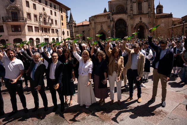 Celebration of World Cider Day in Oviedo Celebration of World Cider Day, on June 3, 2026, in Oviedo, Asturias, Spain This festive event, held in the Cathedral Square of Oviedo, brings together cider makers, cider makers and citizens in a day of celebration of Asturian cider culture, declared Intangible Cultural Heritage of Humanity, cider makers and citizens in a day of exaltation of Asturian cider culture, declared Intangible Cultural Heritage of Humanity, which includes demonstrations of cider pouring and traditional tastings 03 JUNE 2026 Oviedo Asturias Oviedo Asturias Spain  Copyright: xJuanxVegax 7569090
