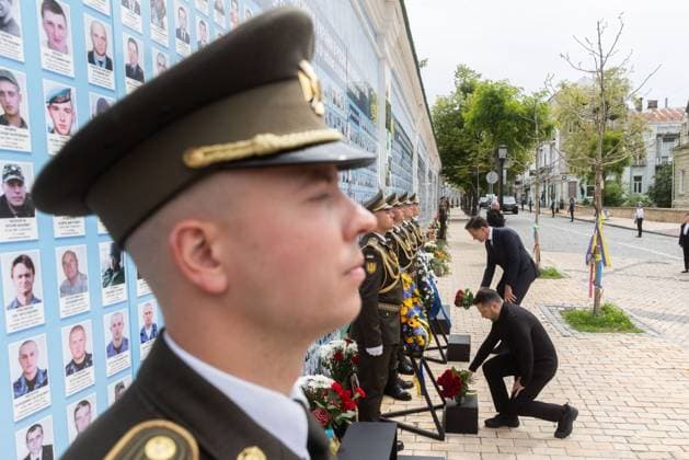 Ukrainian President Volodymyr Zelensky and NATO Secretary General Mark Rutte lay wreaths at the Remembrance Wall near St. Michael s Cathedral in Kyiv Ukrainian President Volodymyr Zelensky and NATO Secretary General Mark Rutte lay wreaths at the Remembrance Wall near St. Michael s Cathedral in Kyiv, Ukraine, June 3, 2026. Photo by PRESIDENT OF UKRAINE apaimages Ukraine Ukraine Ukraine 030626_Ukraine_UPO_00(13).jpeg Copyright: xapaimagesxPRESIDENTxOFxUKRAINEx xapaimagesx