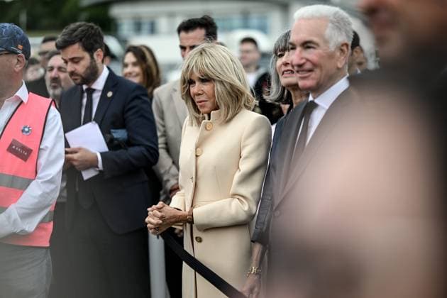 82e anniversaire du Débarquement PHOTOPQR OUEST FRANCE Martin ROCHE Deauville 03 06 2026 Ce mercredi 3 juin 2026 pour ce 82e anniversaire du Débarquement en Normandie , 25 vétérans ont atteri à laéroport de Deauville Calvados Normandie Il ont été accueillis par la première dame Brigitte Macron et lambassadeur américain en France Charles Kushner Photographe Martin ROCHE Ouest France Deauville, Normandy, France, On Wednesday, June 3, 2026, for the 82nd anniversary of the Normandy landings, 25 veterans landed at Deauville Airport Calvados, Normandy They were welcomed by First Lady Brigitte Macron and the American ambassador to France Deauville FRANCE France  Copyright: xPHOTOPQR OUESTxFRANCE MAXPPPxMartinxROCHEx 20260603OFR1479 20260603OFR1479