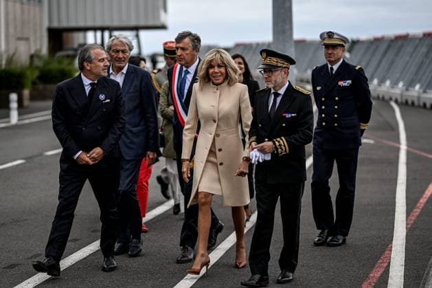82e anniversaire du Débarquement PHOTOPQR OUEST FRANCE Martin ROCHE Deauville 03 06 2026 Ce mercredi 3 juin 2026 pour ce 82e anniversaire du Débarquement en Normandie , 25 vétérans ont atteri à laéroport de Deauville Calvados Normandie Il ont été accueillis par la première dame Brigitte Macron et lambassadeur américain en France Charles Kushner Photographe Martin ROCHE Ouest France Deauville, Normandy, France, On Wednesday, June 3, 2026, for the 82nd anniversary of the Normandy landings, 25 veterans landed at Deauville Airport Calvados, Normandy They were welcomed by First Lady Brigitte Macron and the American ambassador to France Deauville FRANCE France  Copyright: xPHOTOPQR OUESTxFRANCE MAXPPPxMartinxROCHEx 20260603OFR1480 20260603OFR1480