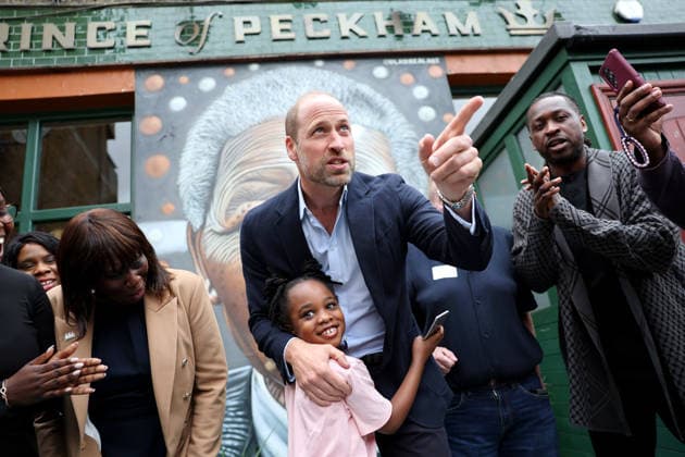 The Prince Of Wales Visits East London LONDON, ENGLAND - JUNE 03: Prince William, Prince of Wales hugs a young child outside The Prince of Peckham pub in Peckham on June 03, 2026 in London, England. The Prince of Wales visited grassroots initiatives encouraging positive social change., Credit:Chris Jackson PA ROTA - B68 Avalon United Kingdom, England, London  Copyright: xChrisxJacksonx xPAxROTAx-xB68x xAvalonx 1107543952