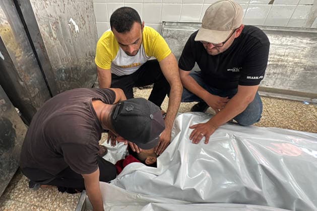 Mourners Bid Farewell to Palestinians Killed in Israeli Strike Relatives and mourners bid farewell to the bodies of Saqr Khalil Abu Karim (al-Aidi) and Moamen Khalil Abu Karim (al-Aidi) during their funeral at Al-Aqsa Martyrs Hospital in Deir al-Balah, central Gaza Strip, on June 3, 2026. The two Palestinians were killed in an Israeli strike that targeted the vicinity of Maki Roundabout in the Maghazi refugee camp, according to medical and local sources. Photo by Ahmed Ibrahim apaimages Deir al-Balah Gaza Palestinian Territory 030626_Deir_al-Balah_AI_01(10) Copyright: xapaimagesxAhmedxIbrahimx xapaimagesx