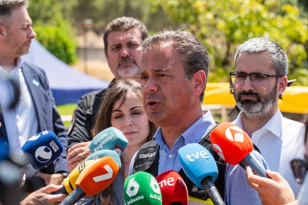 Second day of extinguishing the fire in Los Garres Murcia and has forced preventive evictions The Minister of Presidency, Youth, External Action and Emergencies of the Region of Murcia, Marcos Ortuno Soto, attends the media from the Advanced Command post of the fire in Los Garres, June 2, 2026, in Murcia, Region of Murcia Spain The fire declared yesterday afternoon June 3 in the Murcian districts of Los Garres and Lages caused the activation of the Infomur Plan in emergency phase, A total of 250 troops from the Region of Murcia are working in the area, along with local and state resources Units of the Third Intervention Battalion of the Military Emergency Unit UME have gone from their base in Bétera Valencia to help in the fight against th  Copyright: xVictorxFernandezx 7569347