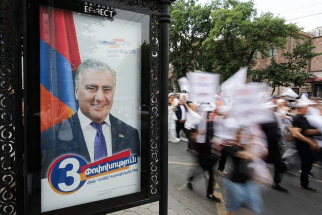 ARMENIA, YEREVAN - JUNE 3, 2026: A street poster displays Samvel Karapetyan, leader of Strong Armenia, during a march for his party ahead of the June 7 election to the National Assembly Yerevan Armenia  - ZUMAt113 20260603_zaa_t113_745 Copyright: xAlexanderxPatrinx