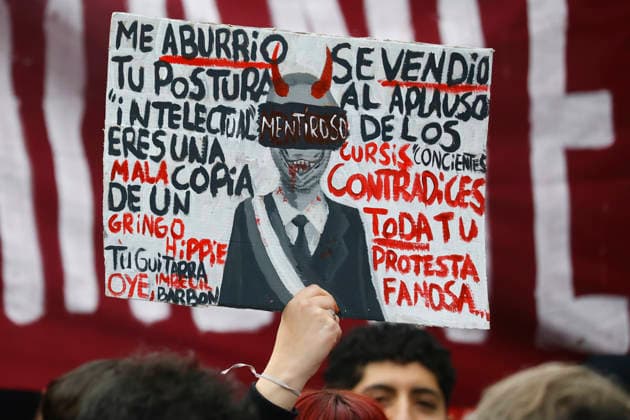 Santiago, June 3, 2026 Confech calls for a march from Plaza Baquedano despite not being authorized in that sector People gather in front of the theater of the University of Chile Dragomir Yankovic Aton Chile, Aton 1161864  Copyright: DRAGOMIRxYANKOVIC ATONxCHILE