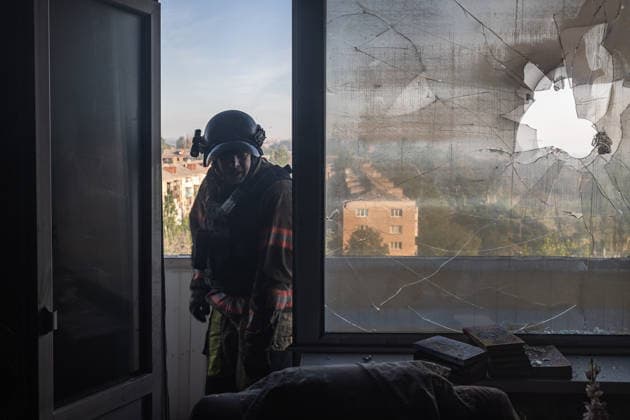 Aftermath of a Russian airstrike in Druzhkivka and Kramatorsk DRUZHKIVKA, UKRAINE - JUNE 3: Ukrainian firefighters put out a fire following a Russian airstrike in Druzhkivka, Ukraine, 3 June 2026 Diego Herrera Carcedo Anadolu Druzhkivka Ukraine. Editorial use only. Please get in touch for any other usage.  Copyright: x2026xAnadoluxDiegoxHerreraxCarcedox