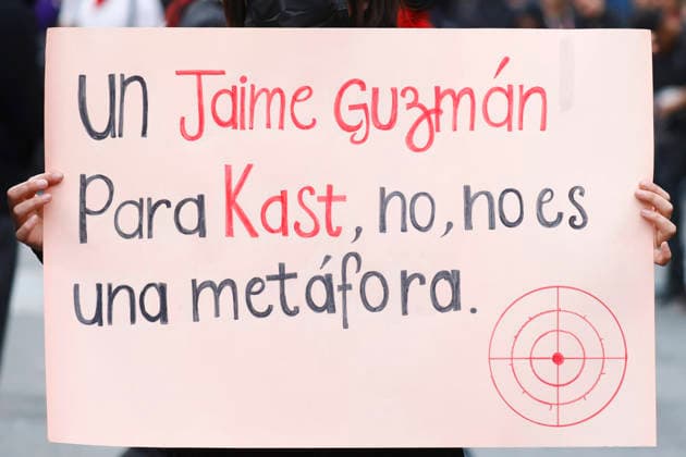 Santiago, June 3, 2026 Confech calls for a march from Plaza Baquedano despite not being authorized in that sector People gather in front of the theater of the University of Chile Dragomir Yankovic Aton Chile, Aton 1161891  Copyright: DRAGOMIRxYANKOVIC ATONxCHILE