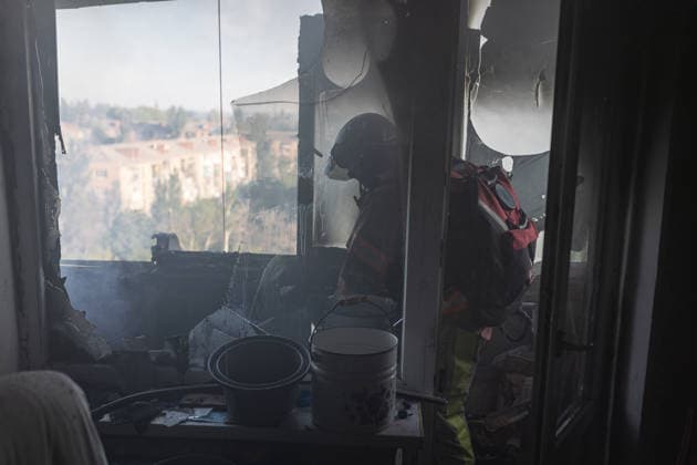 Aftermath of a Russian airstrike in Druzhkivka and Kramatorsk DRUZHKIVKA, UKRAINE - JUNE 3: Ukrainian firefighters put out a fire following a Russian airstrike in Druzhkivka, Ukraine, 3 June 2026 Diego Herrera Carcedo Anadolu Druzhkivka Ukraine. Editorial use only. Please get in touch for any other usage.  Copyright: x2026xAnadoluxDiegoxHerreraxCarcedox