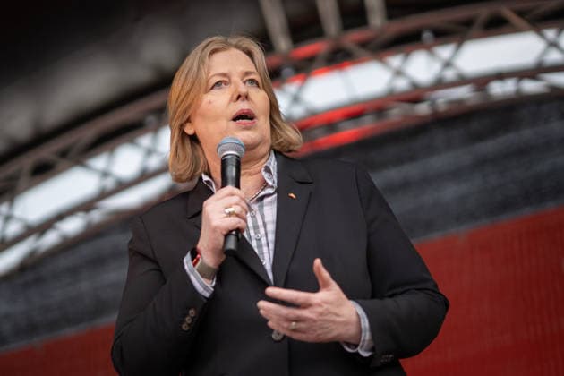 Bärbel Bas, Bundesministerin für Arbeit und Soziales, nimmt am Jahresempfang der SPD-Fraktion in Erfurt teil;Jahresempfang der SPD-Fraktion im Thüringer Landtag, Erfurt Thüringen Deutschland Innenhof Landtag Thüringen *** Bärbel Bas, Federal Minister of Labor and Social Affairs, attends the annual reception of the SPD parliamentary group in Erfurt Annual reception of the SPD parliamentary group in the Thuringian state parliament, Erfurt Thuringia Germany Courtyard of the Thuringian state parliament