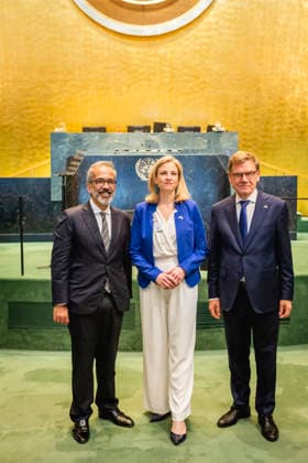 (L-R) Paulo Rangel, Aussenminister von Portugal, Beate Meinl-Reisinger, Aussenministerin von Oesterreich, und Johann Wadephul (CDU), Bundesaussenminister, aufgenommen im Rahmen der Wahl zu den nicht-staendigen Sitzen im Sicherheitsrat der Vereinten Nationen in New York City, 03.06.2026. Fotografiert im Auftrag des Auswaertigen Amtes New York City Vereinigte Staaten von Amerika *** L R Paulo Rangel, Foreign Minister of Portugal, Beate Meinl Reisinger, Foreign Minister of Austria, and Johann Wadephul CDU , Federal Foreign Minister, taken during the election for the non-permanent seats on the United Nations Security Council in New York City, 03 06 2026 Photographed on behalf of the Department of State New York City United States of America Copyright: xJulianexSonntag AAx
