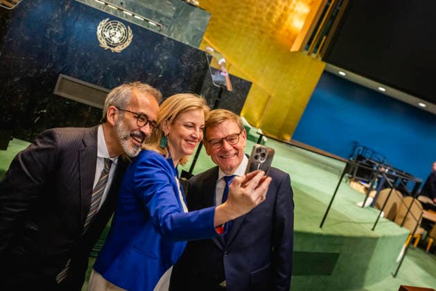 News Bilder des Tages (L-R) Paulo Rangel, Aussenminister von Portugal, Beate Meinl-Reisinger, Aussenministerin von Oesterreich, und Johann Wadephul (CDU), Bundesaussenminister, aufgenommen im Rahmen der Wahl zu den nicht-staendigen Sitzen im Sicherheitsrat der Vereinten Nationen in New York City, 03.06.2026. Fotografiert im Auftrag des Auswaertigen Amtes New York City Vereinigte Staaten von Amerika *** L R Paulo Rangel, Foreign Minister of Portugal, Beate Meinl Reisinger, Foreign Minister of Austria, and Johann Wadephul CDU , Federal Foreign Minister, taken during the election for the non-permanent seats on the United Nations Security Council in New York City, 03 06 2026 Photographed on behalf of the Department of State New York City United States of America Copyright: xJulianexSonntag AAx