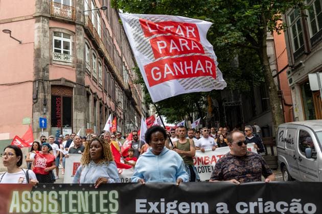 June 3, 2026, Porto, Portugal: Protesters march through the city centre carrying flags and banners during the national general strike at Praca da Batalha. Demonstrators gathered at Praca da Batalha and Avenida dos Aliados for a national general strike. Union groups, workers and supporters marched with banners, flags and handwritten signs criticizing the government™s proposed labour reforms and calling for improved working conditions, higher wages and stronger public services. The protest featured megaphones, flares and visual messages reflecting broad mobilization across the city. Porto Portugal - ZUMAs197 20260603_aaa_s197_029 Copyright: xDiogoxBaptistax