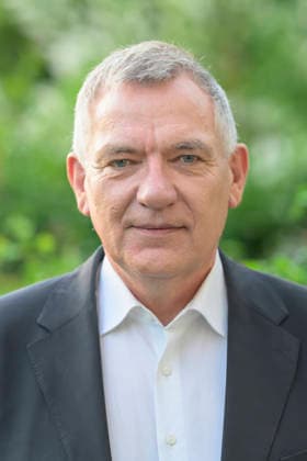 v.l.: Jan van Aken, Die Linke (Parteivorsitzender), GER, Berlin, Studio, zu Gast bei Maischberger, politische Talkshow, TV, Format, mit Moderatorin Sandra Maischberger, Das Erste, aus Adlershof Am Studio 20, 03.06. 2026, *** v l Jan van Aken, Die Linke Party Chairman , GER, Berlin, Studio, guest on Maischberger, political talk show, TV, format, with presenter Sandra Maischberger, Das Erste, from Adlershof Am Studio 20, 03 06 2026, Copyright: HMBxMedia UwexKoch