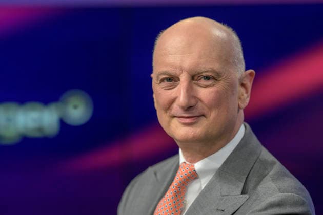 v.l.: Nikolas Stihl (Aufsichtsratschef der Firma Stihl), GER, Berlin, Studio, zu Gast bei Maischberger, politische Talkshow, TV, Format, mit Moderatorin Sandra Maischberger, Das Erste, aus Adlershof Am Studio 20, 03.06. 2026, *** v l Nikolas Stihl Chairman of the Supervisory Board of Stihl , GER, Berlin, Studio, guest on Maischberger, political talk show, TV, format, with presenter Sandra Maischberger, Das Erste, from Adlershof Am Studio 20, 03 06 2026, Copyright: HMBxMedia UwexKoch