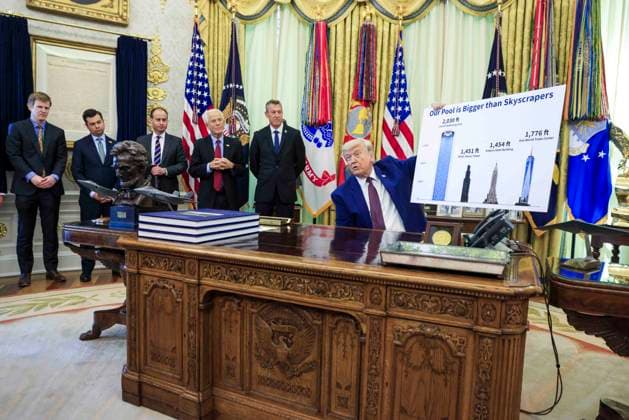 US President Donald J. Trump announces the completion of the Lincoln Memorial Reflecting Pool US President Donald J. Trump announces the completion of the Lincoln Memorial Reflecting Pool from the Oval Office at the White House in Washington, DC, USA, 03 June 2026. WASHINGTON DISTRICT OF COLUMBIA United States  Copyright: xPool ABACAx